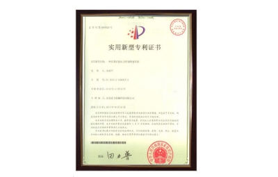 一種實(shí)現多段壓力控制的液壓機